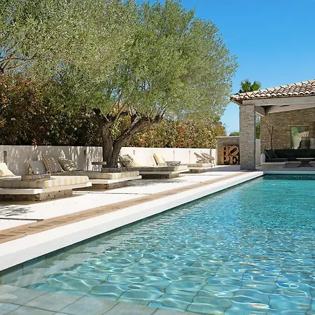 Luxury With Swimming Pool