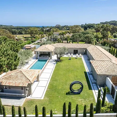 Luxury With Swimming Pool