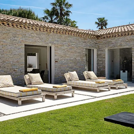 Luxury With Swimming Pool