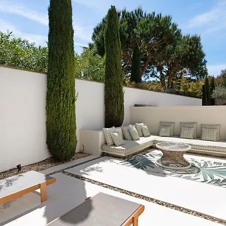 Luxury With Swimming Pool דירה